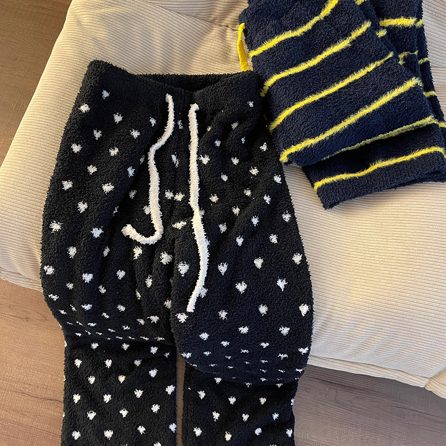 Coreana simple estriado viento impresión mitad de pijamas de terciopelo mujeres invierno nuevo engrosado calentamiento de la moda pantalones largos