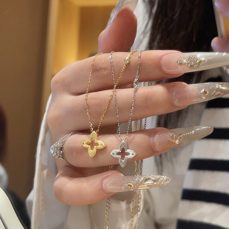 S925 Sterling Silver Brushed Four-Leaf Clover Necklace 2025 New Vintage Light Luxury High-End Clavicle Chain Jewelry S925 Sterling Silver Brushed Four-Leaf Clover Necklace 2025 New Vintage Light Luxury High-End Clavicle Chain Jewelry