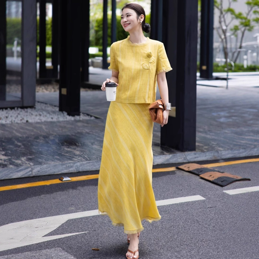 Модный летний костюм для женщин в западном стиле, состоящий из высококачественной льняной рубашки с кисточками и юбки.