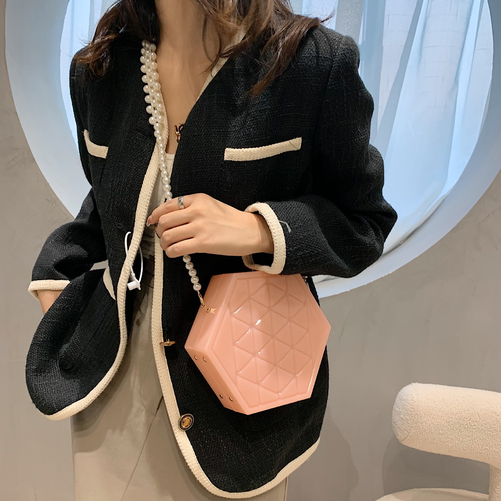 2021 Autumn And Winter New Internet Celebrity Acrylic Box Bag Women's Classic Style Rhombus Water Cube Personalized Crossbody Dinner display picture 19