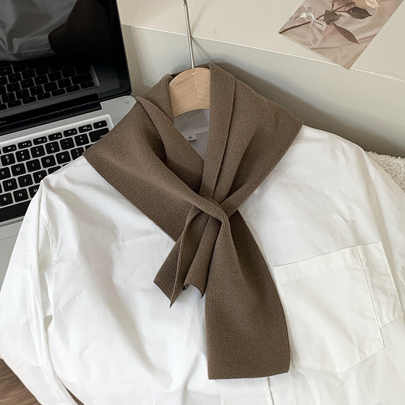 Sopa de punto de alta sensación de otoño y invierno nueva bufandas coreanas de color sólido decoración universal calentamiento del cuello cruzado