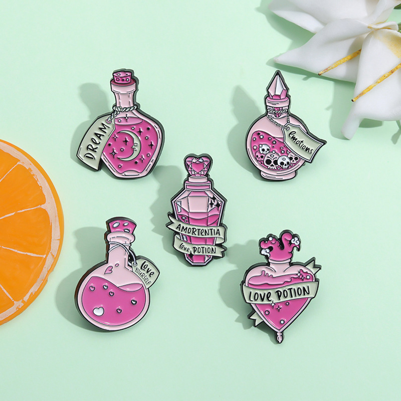 Holiday, Daily Occasion Cute Pin Cartoon Alloy Stoving Varnish Unisex Brooches