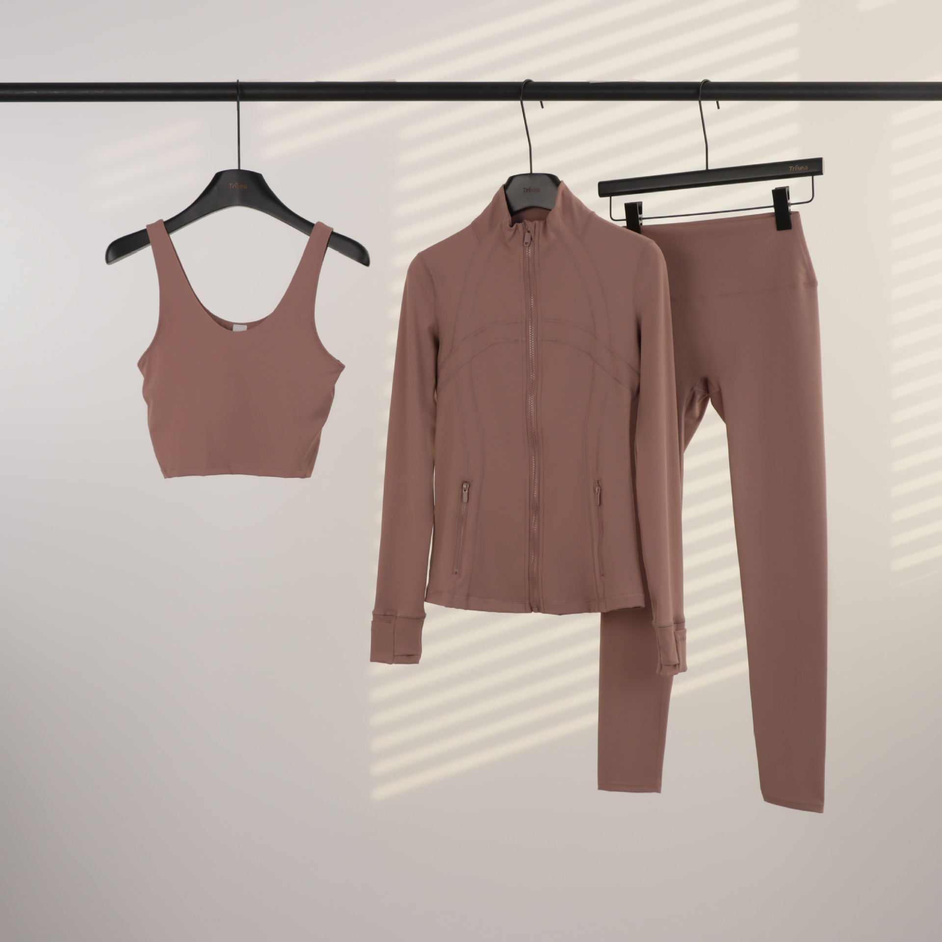 Conjunto de yoga LULU de tres piezas: chaqueta, camiseta sin mangas con cuello en U y leggings de cintura alta para mujer.