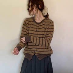 韩系圆领撞色条纹单排扣针织开衫女秋季新款宽松软糯毛衣外套上衣