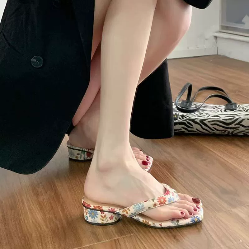 2025 новых летних женских шлепанцев с квадратным носком, французский повседневный элегантный универсальный повседневный сандалии на высоком каблуке