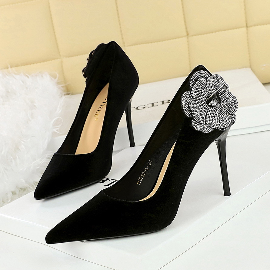 3739-H59L Europäisch-amerikanische, figurformende High Heels mit Strasssteinen und Blumen an der Seite, aus Samt, mit dünnem und_voghion.com