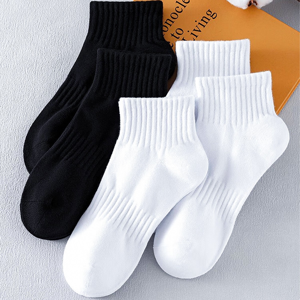 Zhuji Calcetines de hombre calcetines de hombre primavera y otoño juventud Estudiante Deportes calcetines de hombre en blanco y negro todo partido Deportes cortos
