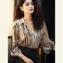 夏装轻熟法式气质上衣洋气高端别致轻奢高级感条纹醋酸缎面衬衫女