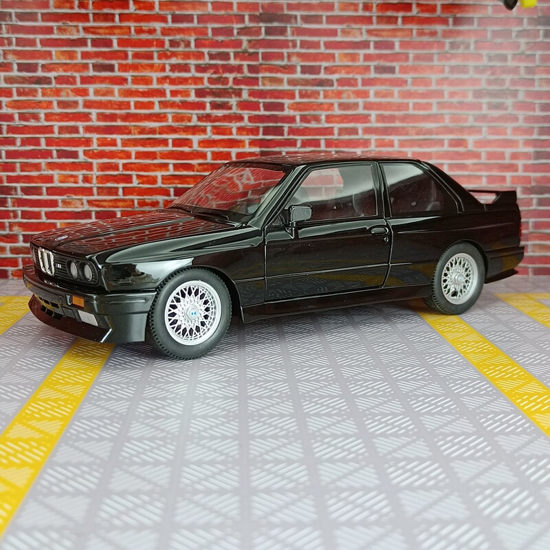 Jin lifang 1901-440 simulation M3 E30 1988 alloy car model super running sound and light toy car boys