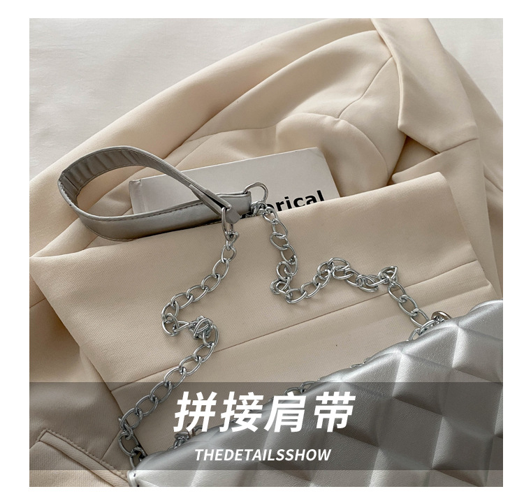 The 2024 autumn new embossed diamond-shaped single-shoulder crossbody bag with a chain design is a niche, fashionable, simple and retro small square bag undefined