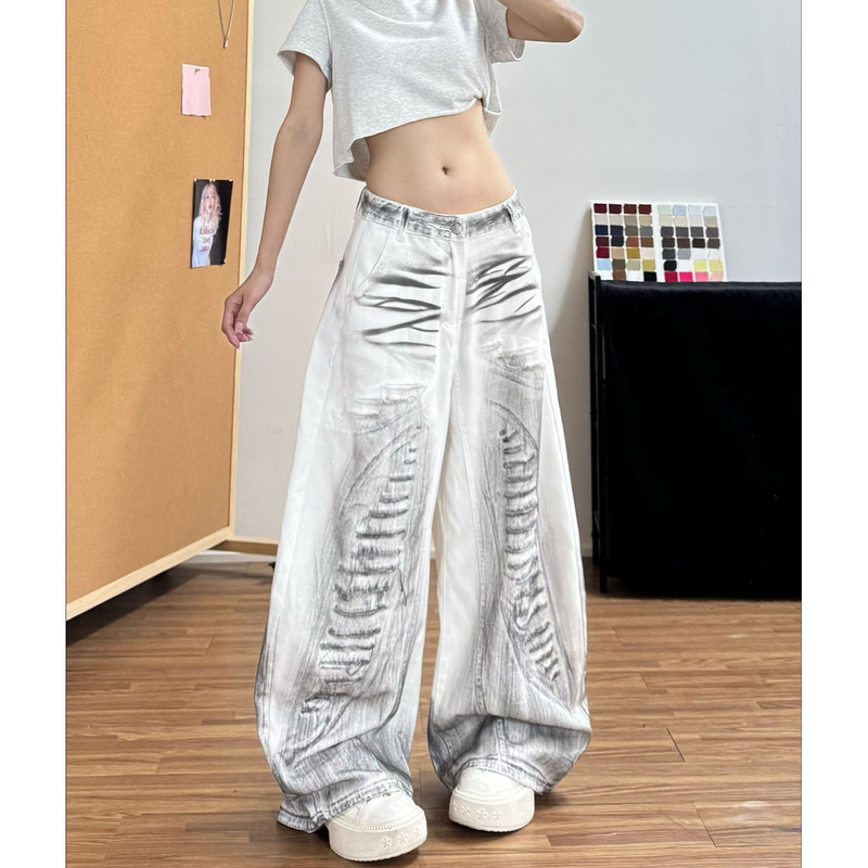 American retro distressed ripped jeans for women, autumn 2026 new style, spray-painted design, punk white long pants