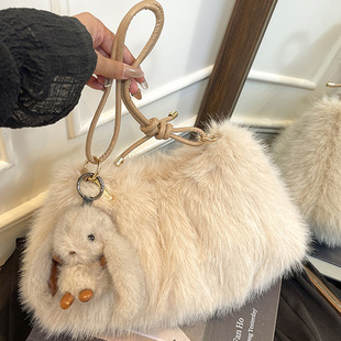 2025�¿�ëë����Ů��������ˮͰ��ë�q�������������μ����Ů