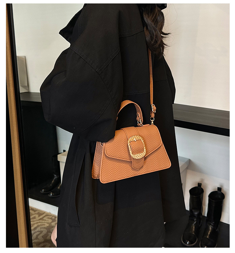 Cross-border wholesale niche design commuter crossbody bag for women 2024, fashionable and versatile women's single-shoulder armpit small square bag details Picture