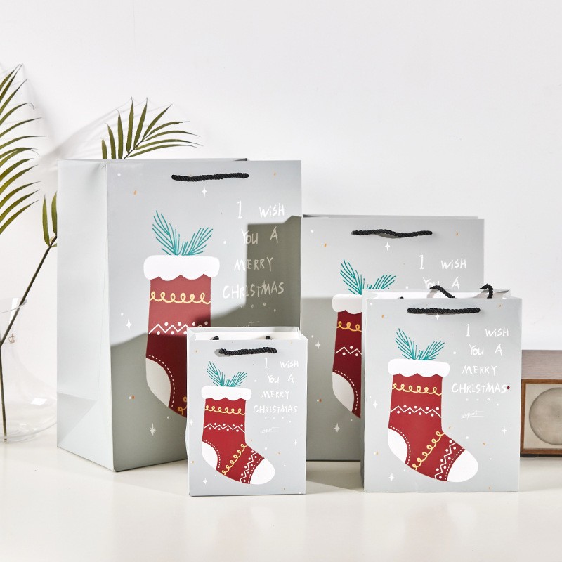 En stock bolsa de regalo de Navidad Nochebuena bolso de cartón blanco de alto sentido bolsa de regalo de dibujos animados directo de fábrica al por mayor