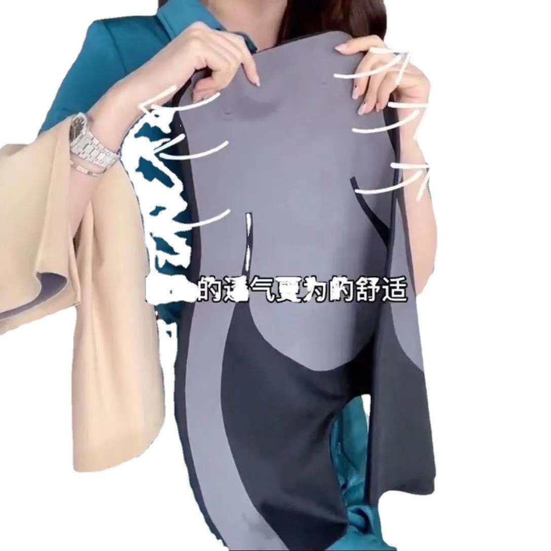 カカの同じタイプの女性の懸濁ズボンの産後のヨガはやせている女性に見えます。