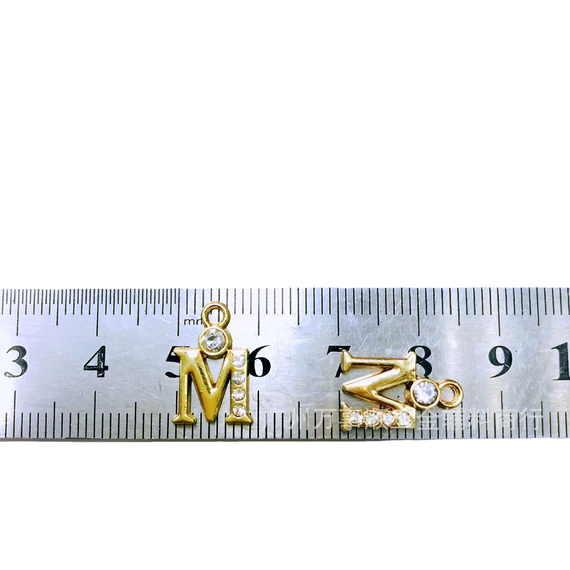 金属M标字母标吊坠配件字母挂件合金手缝带钻压脚字母配件钻M字母