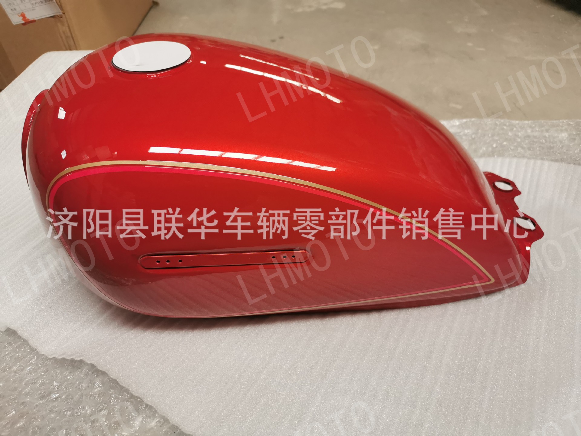 Suitable for Suzuki Gn125 Motorcycle Gasoline Tank, Fuel Tank, Red Prince Accessories and Equipment
