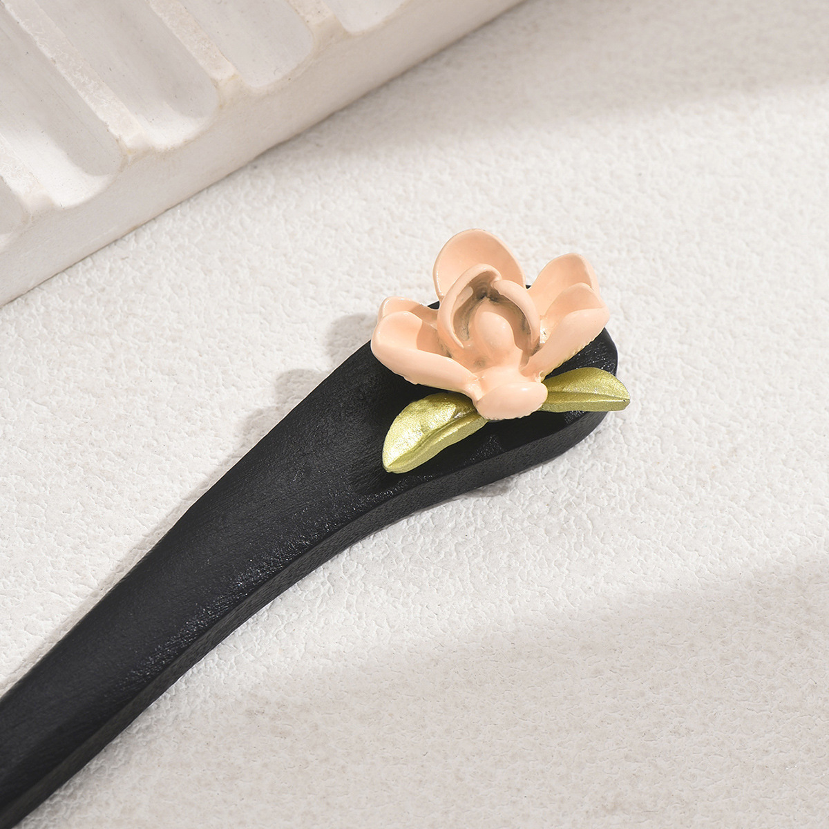 Retro madera de madera negra pinzas de cabello para mujeres estilo antiguo de alto nivel floral cabeza de bola de cabello simple temperamento moderno pinzas de ropa china