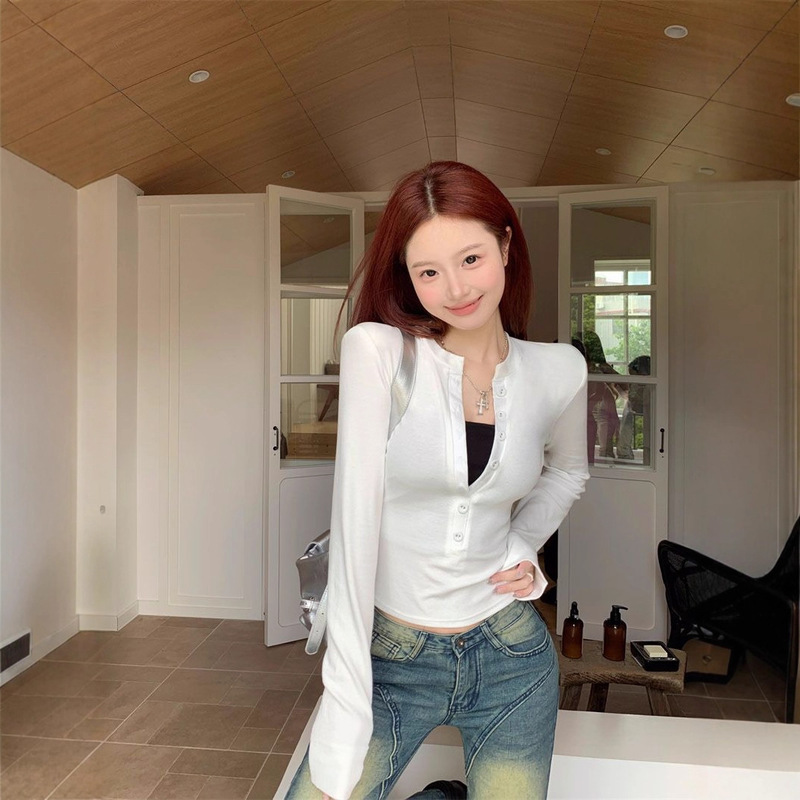 辣妹紧身正肩长袖T恤女2025新款春秋打底衫显瘦内搭纽扣学生上衣|undefined