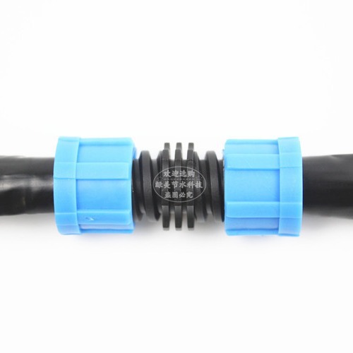 Φ 16mm riego por goteo con fijación de bloqueo directamente a través de la tierra de cultivo tipo parche inserto tipo laberinto con accesorios de tubería de riego por goteo image 4