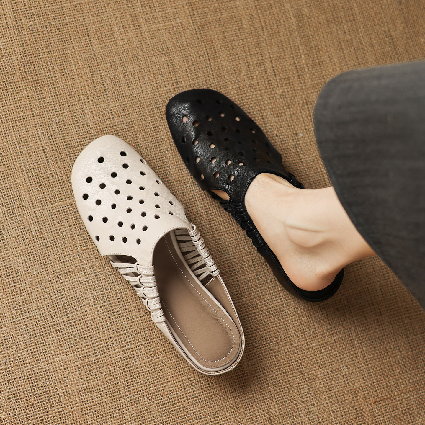 Dép sandal nữ quai chữ V đế xuồng cao gót, phong cách dệt da lộn — đen