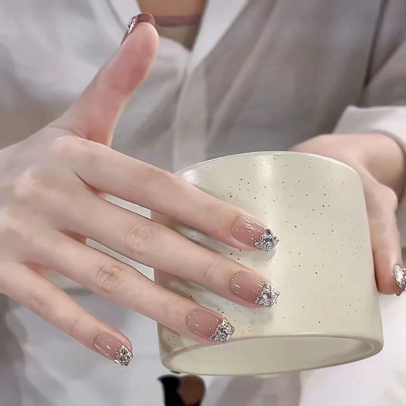 【Fingertip Diamonds】Handmade Nail Art with Rhinestones, French-Style Zircon Diamonds, Creating an Exquisite and High-End Look That Enhances Complexion and Adds Elegance to Your Nails