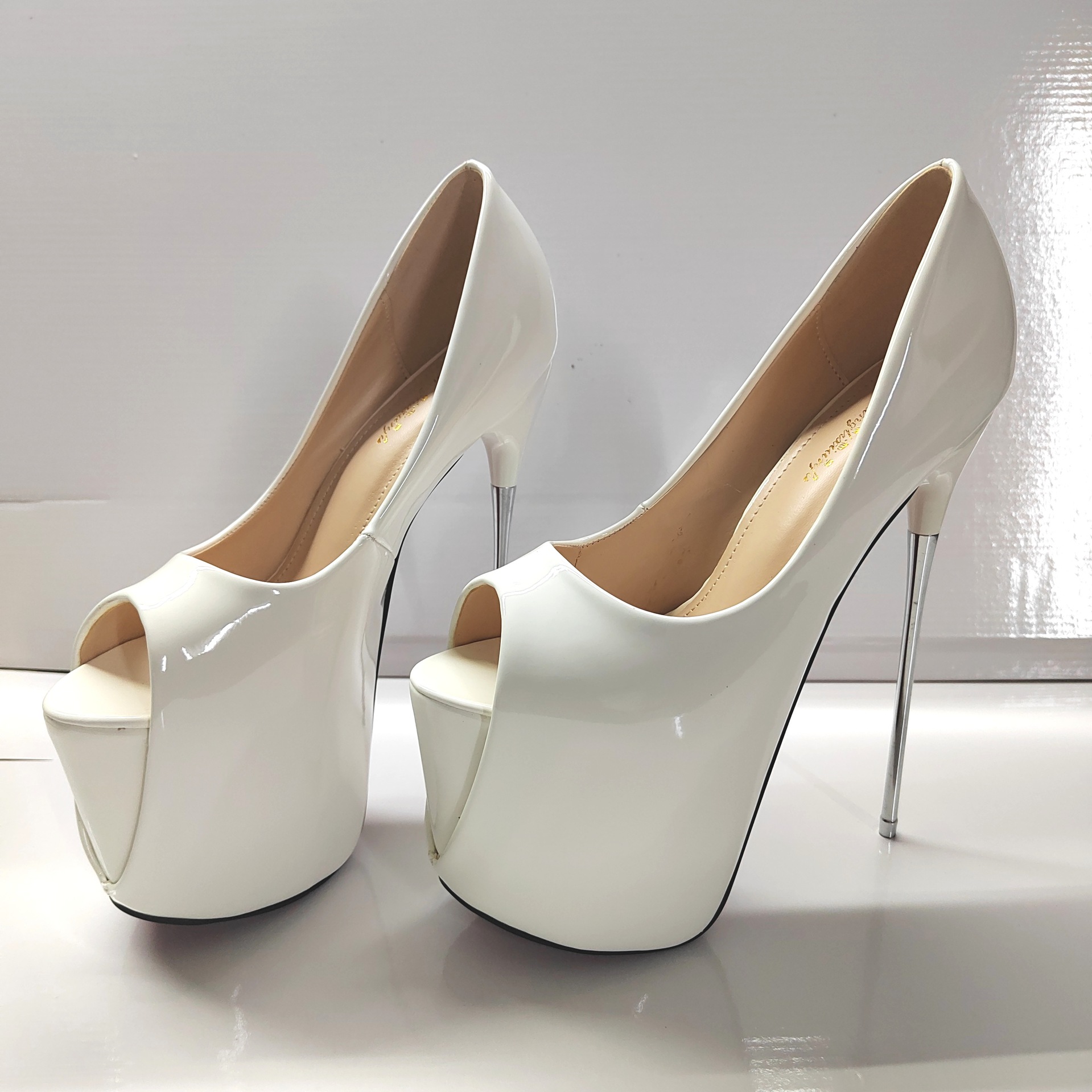 Giày cao gót nữ mũi nhọn da bóng gót thép siêu nhỏ — Da trắng bằng sáng chế (19cm)