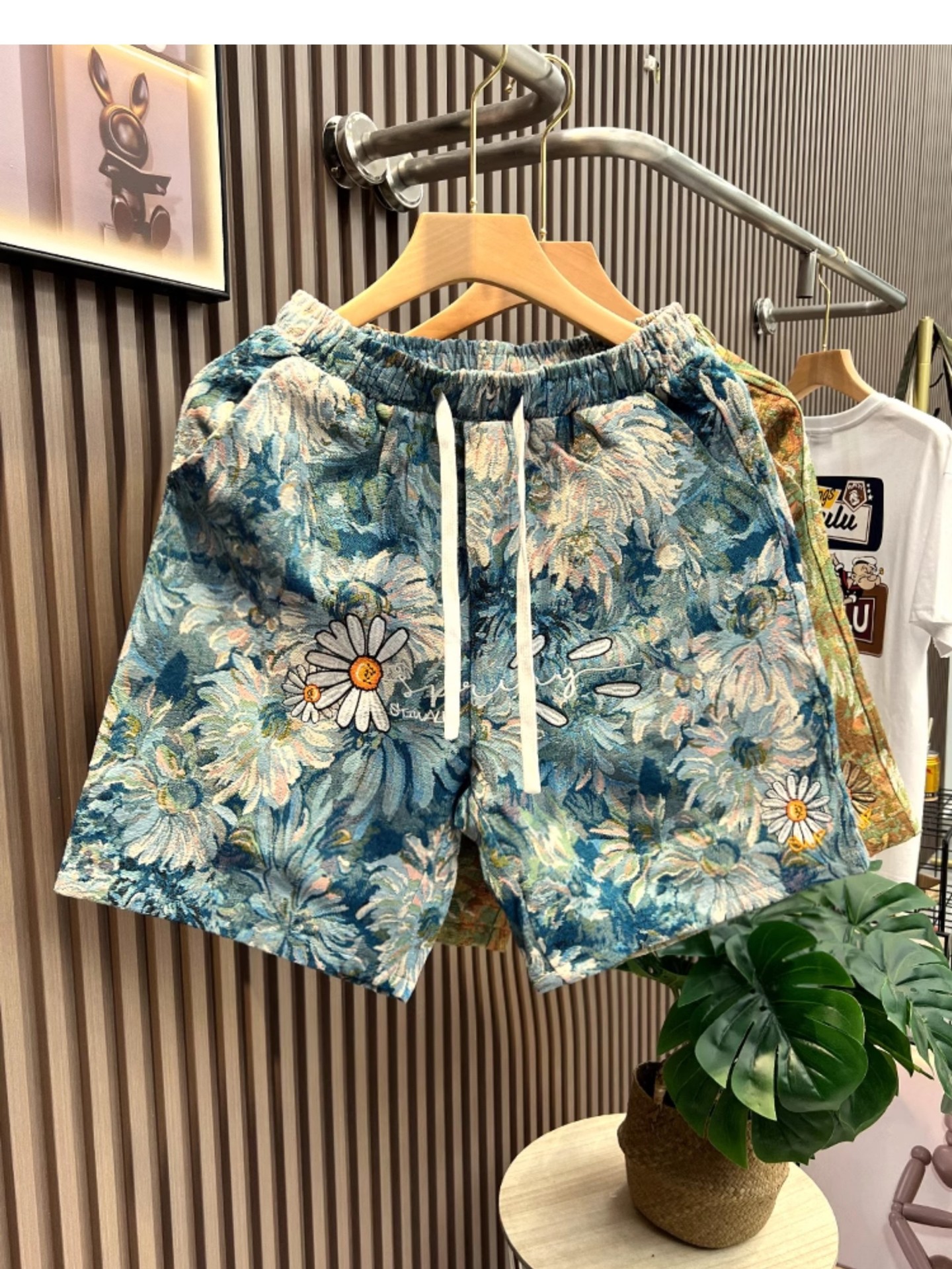 Retro Floral Print Shorts For Men Women, Loose Fit 5-Inch Casual Beach Shorts With All-Over Vintage Pattern, Lightweight Summer Streetwear_viptrois.com