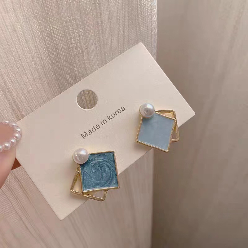 Ingresos franceses de perlas de moda femenina simple pendientes rojos ligeros de lujo versátiles pendientes de nicho de alta calidad