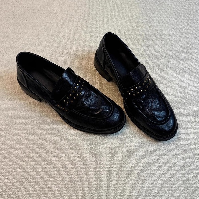 Cowhide version ~ lucky shoes women's retro British style round head rivet pleated pedal thick heel black small leather shoes women