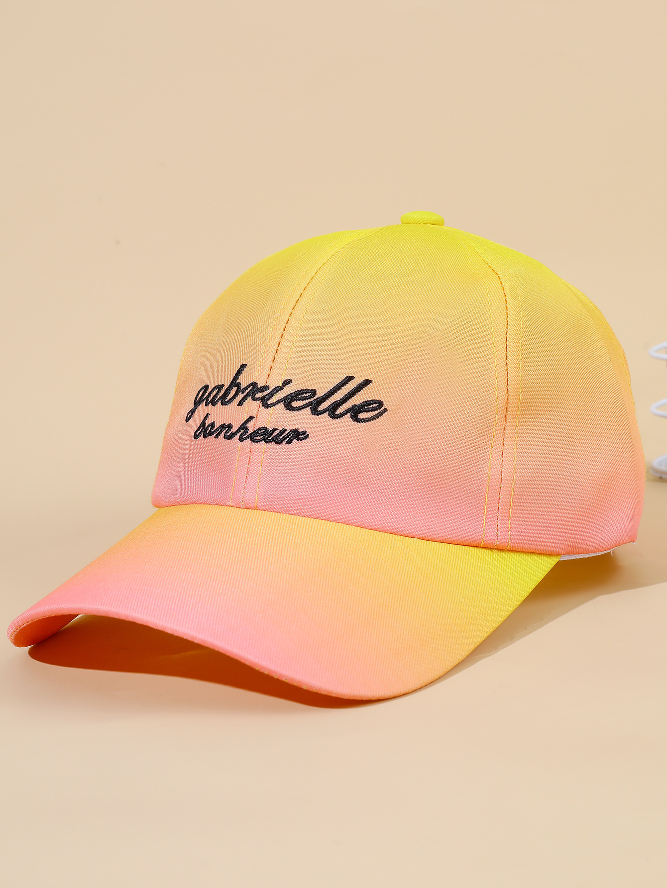 Nuevo estilo coreano de verano gradiente de color casquillo de la calle de las mujeres inconformista bordado letras dulce gorra de béisbol sombrilla Cien