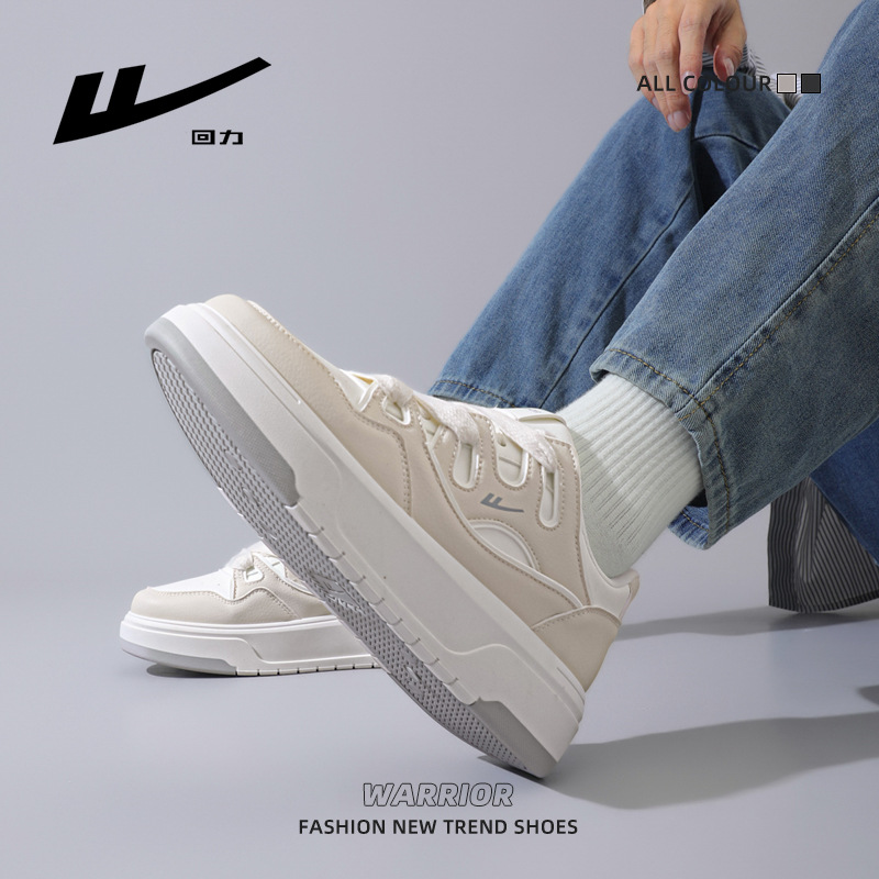 La tendencia de retorno de los nuevos zapatos de muffin de suela gruesa simple estilo universitario zapatos de hombre cómodos de alto valor visual, zapatos casuales blancos pequeños