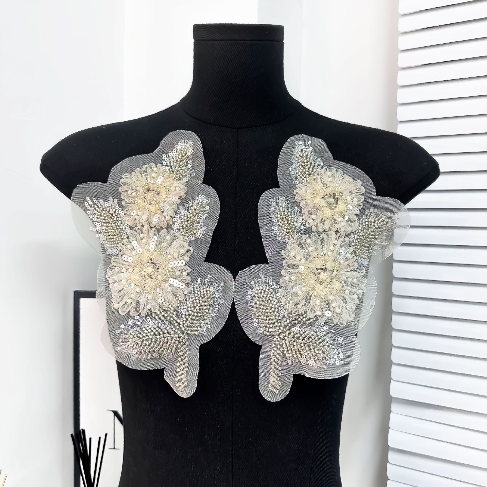 欧美现货批发杏色网底珠绣对花礼服珠管亮片缝纫辅料花片厂家直销