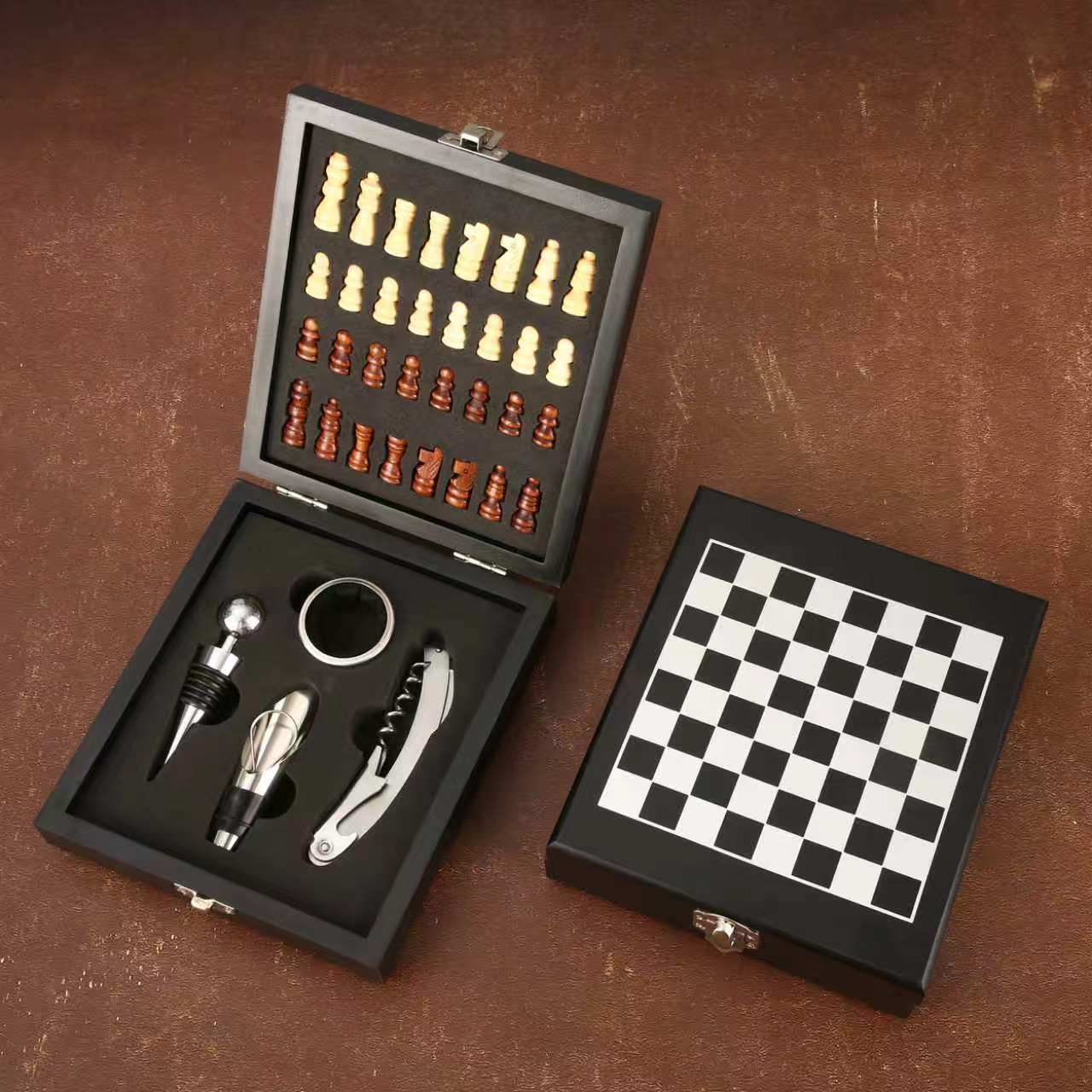 Tapón de vino con diseño de tablero de ajedrez negro - Juego de 4 piezas