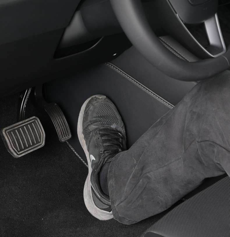 Cross-border applicable updated version of Model Y center console side panels with full-coverage suede protection and anti-kick mats for Tesla interior