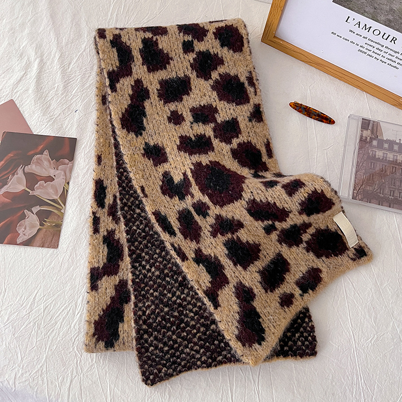 Écharpe tricotée à imprimé léopard classique et tendance pour femme, style millénaire, style Spice Girl, polyvalente, décorative et chaude_voghion.com