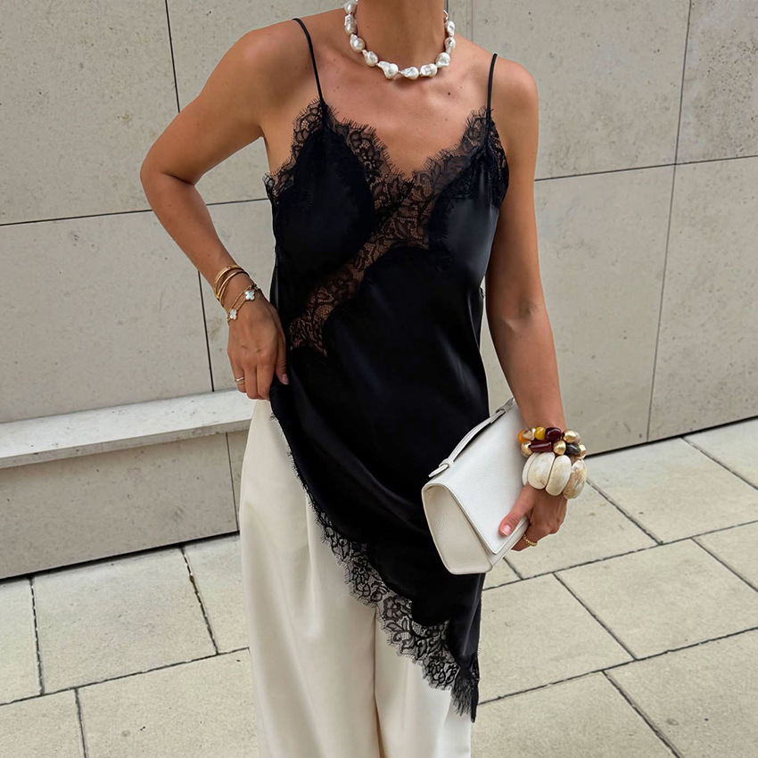 2025秋冬新款仿真丝蕾丝开叉内搭连衣裙设计感气质色丁缎面吊带裙