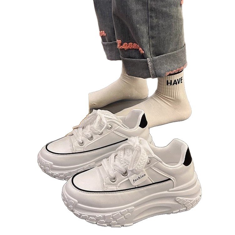 Zapatos blancos de suela gruesa, zapatos de mujer, verano y otoño 2025, nuevos zapatos casuales deportivos de altura múltiple, zapatos de muffin de moda