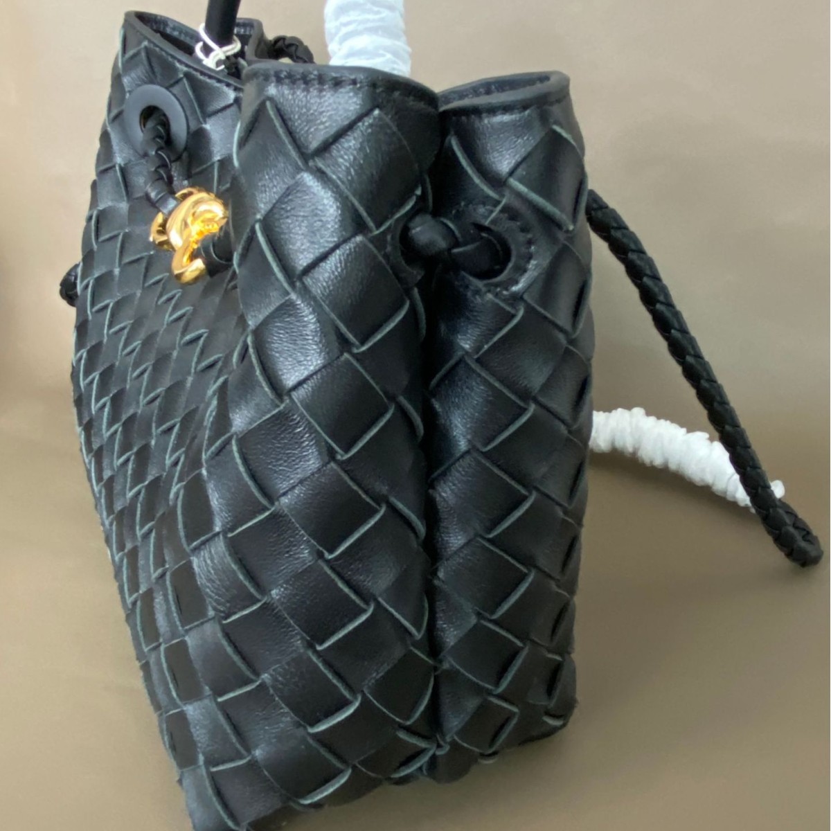 Bolso de mano de alta gama bolso de mujer tejido de piel de oveja mochila de alta gama bolso cuadrado de cuero de otoño e invierno nuevo