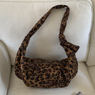 �ﶬ�¿���Ƥ�q�μ���ɳڸб��y��������б����羳����Ů�����]