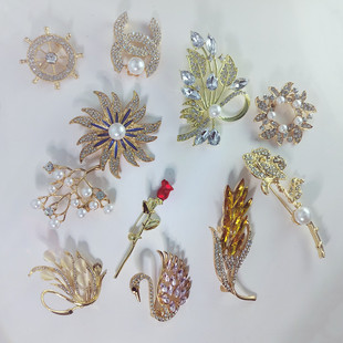 High-end Brooch Women's 2024 New Internet Celebrity Luxury Anti-running Pin Cute Japanese Ins Personalized All-match Accessories