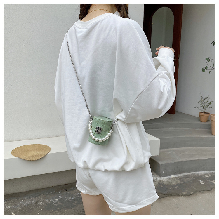 Mini Bag Summer 2021 New Trendy Fashion Chain Messenger Bag Shoulder Lipstick Bag display picture 6