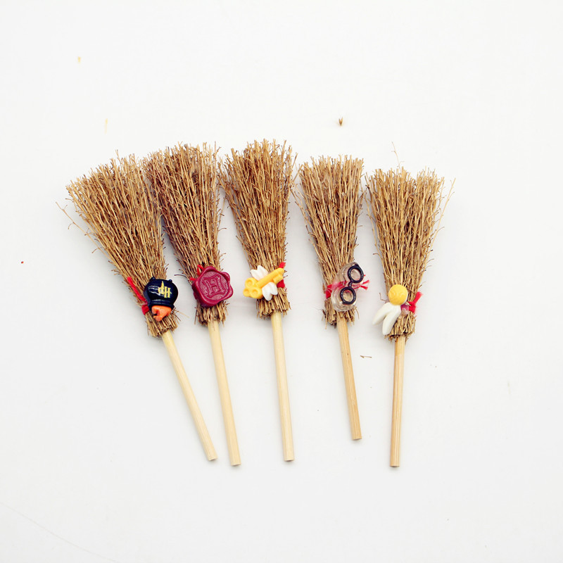 Dollhouse Miniature Handmade Tied Natural Small Broom Straw Witch Broom Dollhouse Accessories