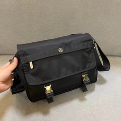 lulu新款瑜伽健身男女斜挎包男士邮差包6.5L可单肩运动平板电脑包