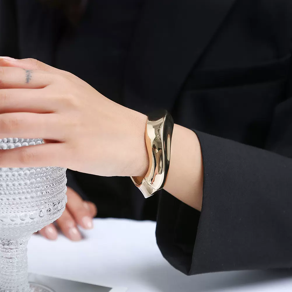 欧美跨境手镯女性不规则小香风时尚锌合金批发镀金工厂直销手饰品