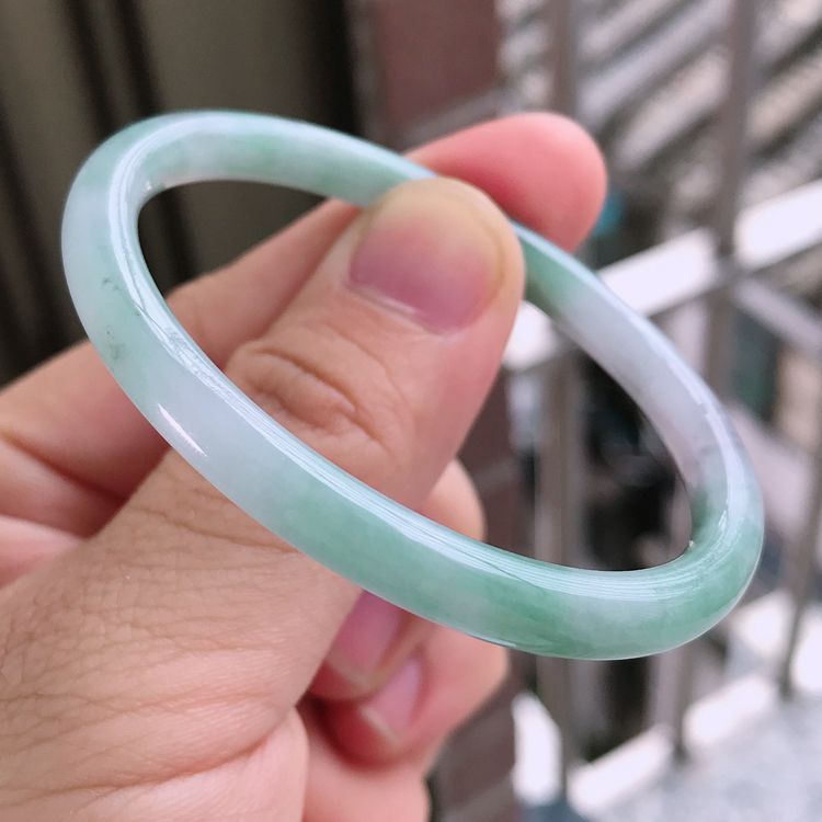 Vòng tay ngọc bích Miến Điện tự nhiên dáng tròn mỏng màu xanh trắng băng sáp chi tiết 8