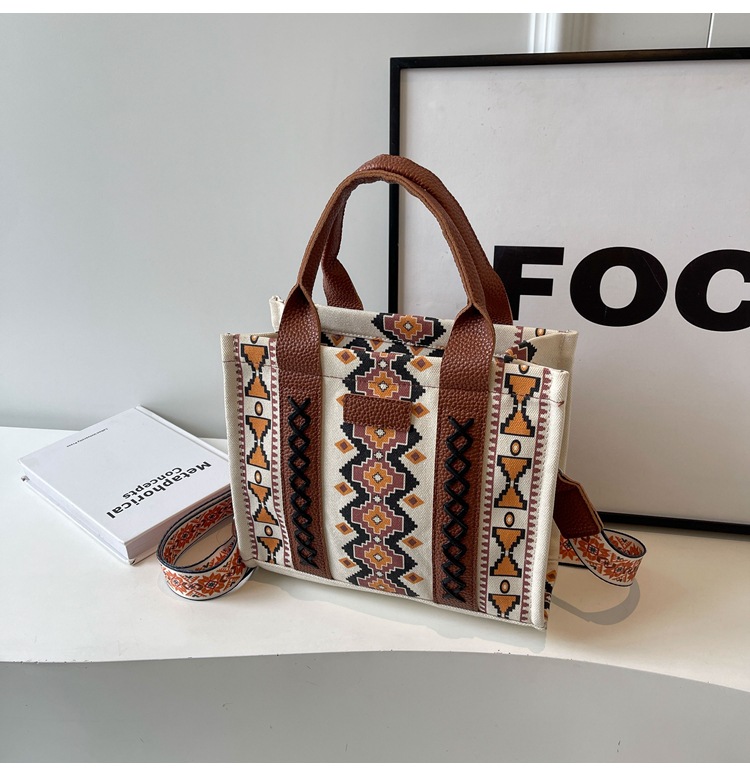 Women's Large Canvas Flower Elegant Vintage Style Streetwear Square Zipper Tote Bag display picture 4