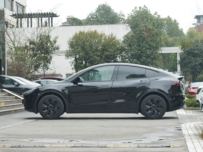 White Self-painting Black Car: Avtomobil boya qələmləri - black-single-bottle-spray-paint-250ml-message-model