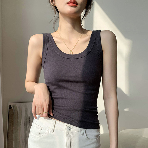 Selected high-elastic threaded cotton vest for women to wear in summer with a Victoria suspender top with wide shoulder straps to cover the side breasts and prevent exposure.