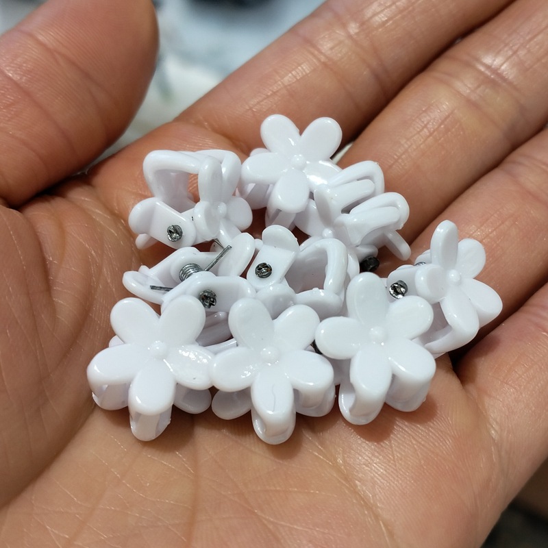 1.5cm 흰색 꽃 1개